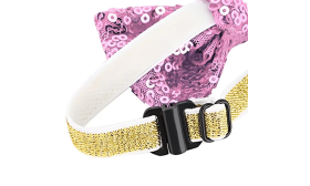 Papion roz cu paiete pentru pisici și câini mici, cu curea aurie reglabilă.