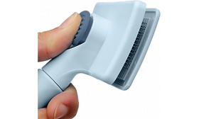 Perie auto-curățare bleu pentru pisici, cu peri moi pentru îngrijire sigură și buton ușor de curățat.